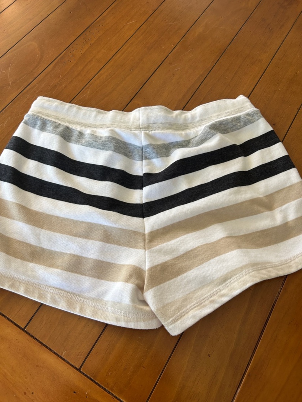 Old Navy Striped Knit Shorts in Black, Tan & White Size Medium - Picture 4 of 4